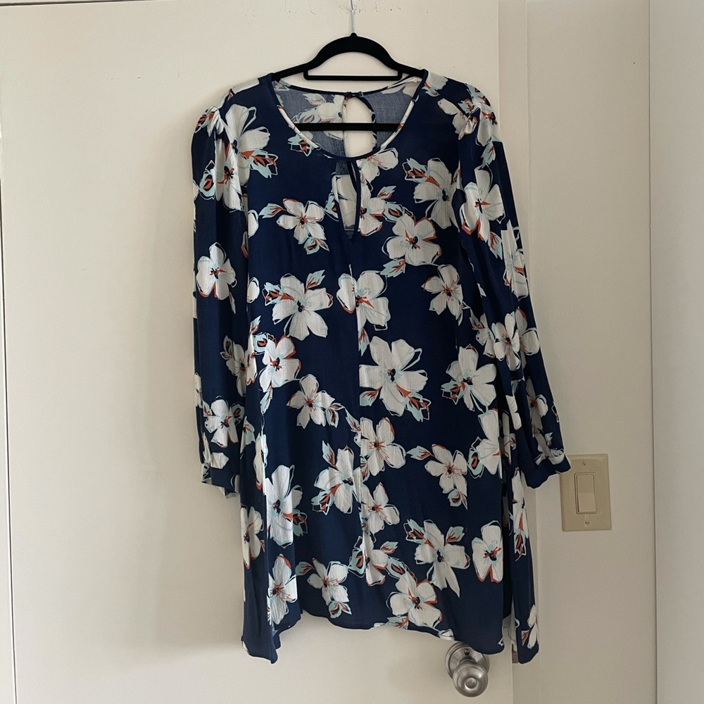Long sleeve floral light dress size M